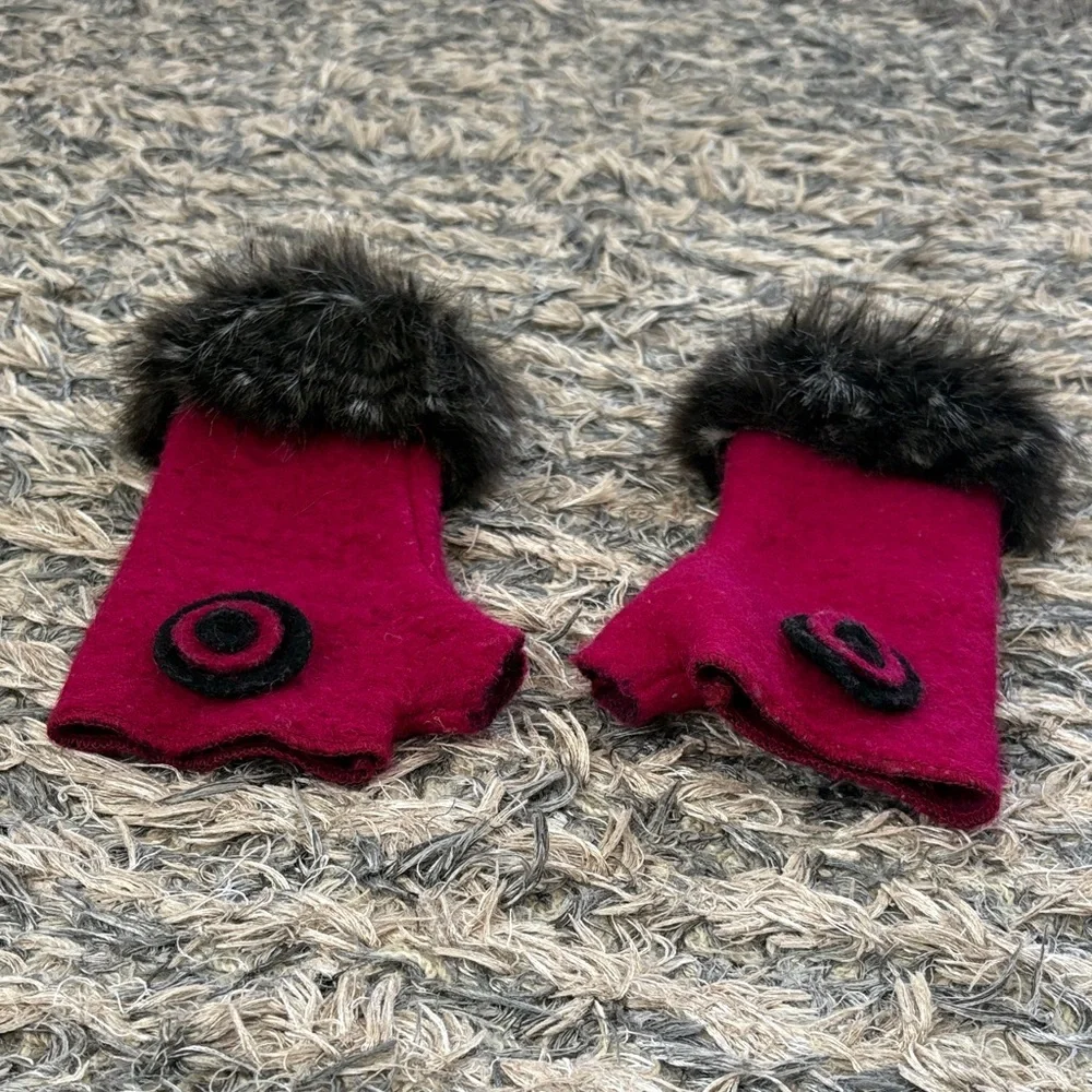Lafenice Italian Pink Fingerless Wool Blend Gloves with Faux Fur Trim